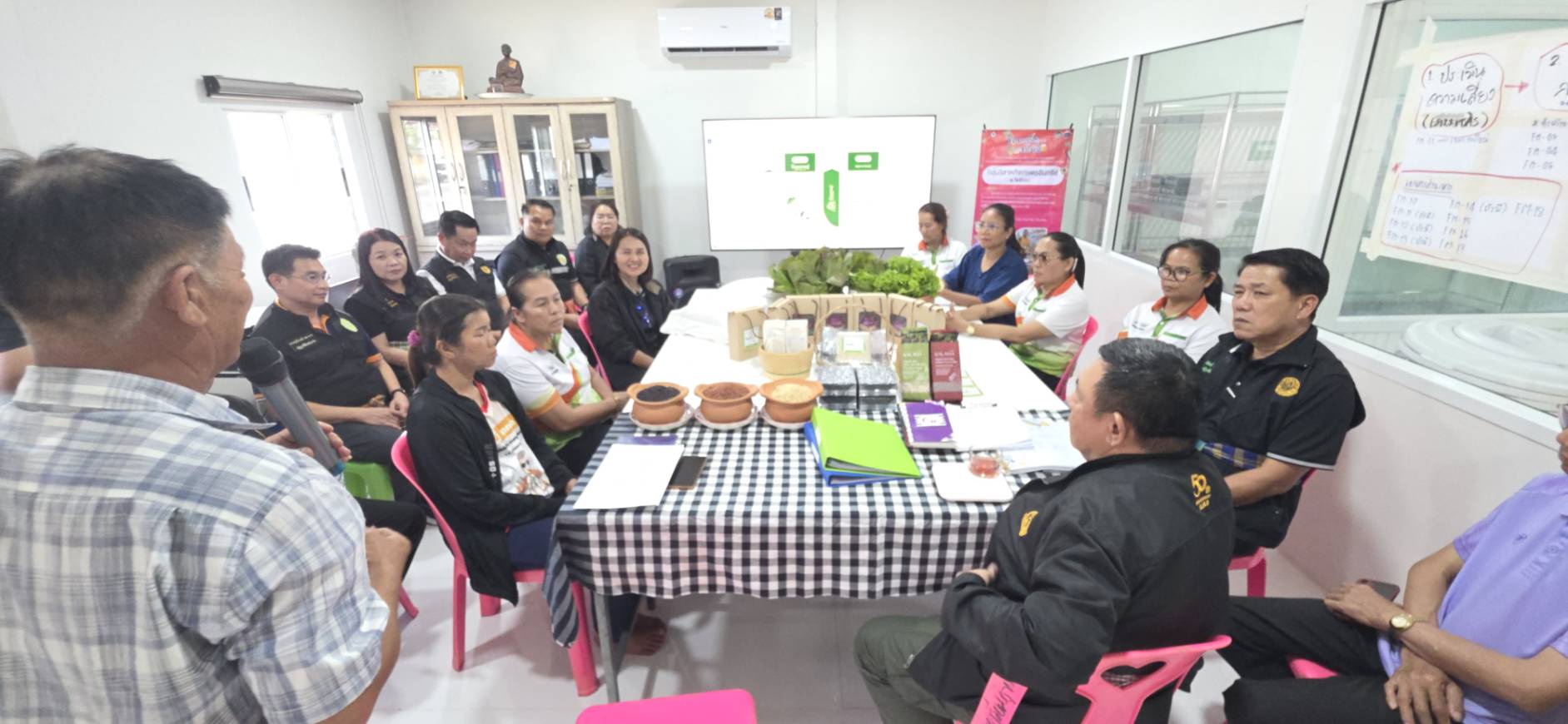 title - เลขาธิการ ส.ป.ก. ลงพื้นที่ตรวจเยี่ยมกลุ่มแปลงใหญ่ข้าวอินทรีย์ และโครงการก่อสร้างบ่อบาดาลฯ ในเขตปฏิรูปที่ดิน จังหวัดร้อยเอ็ด